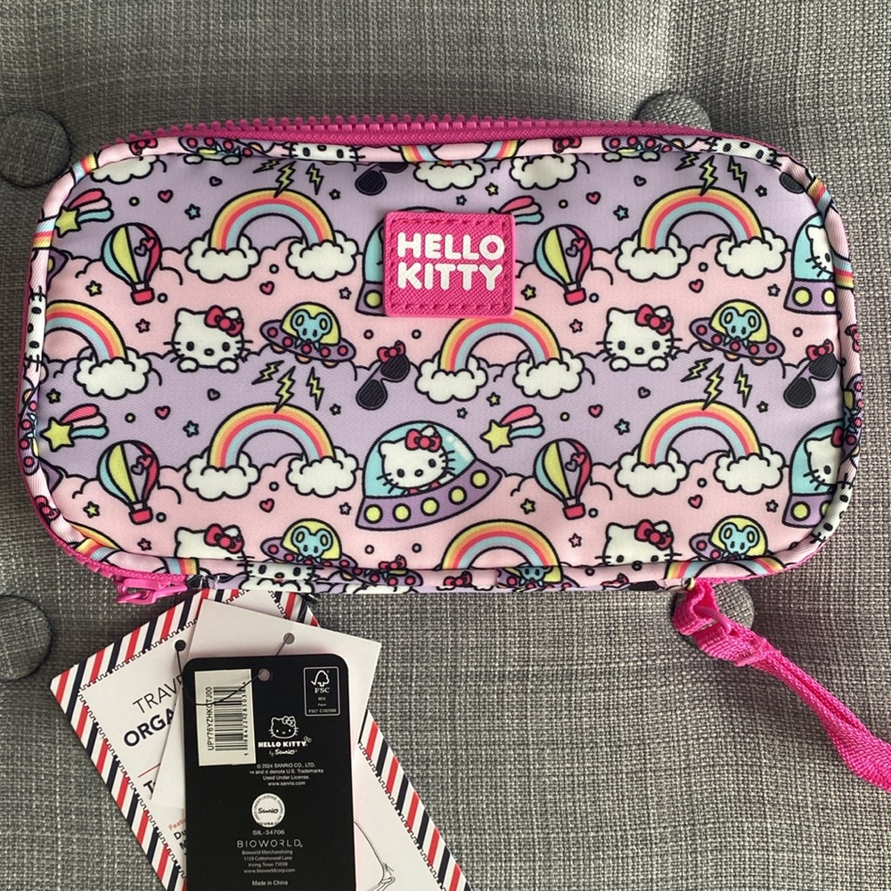🩷🌈Hello Kitty Travel Organizer💕🌈